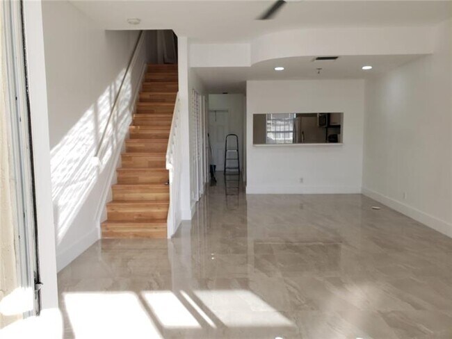 Foto del edificio - 4963 SW 31st Ave