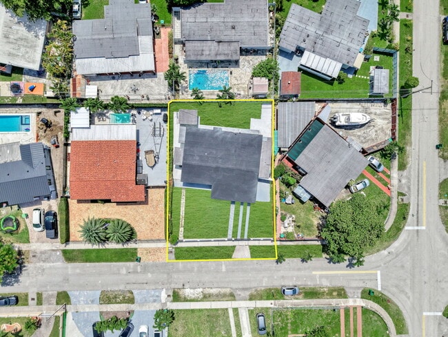Building Photo - 4040 SW 108th Ave