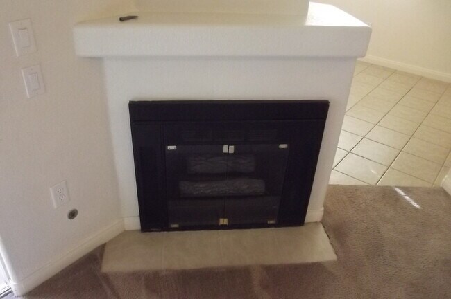 Building Photo - Silverado Ranch Condo