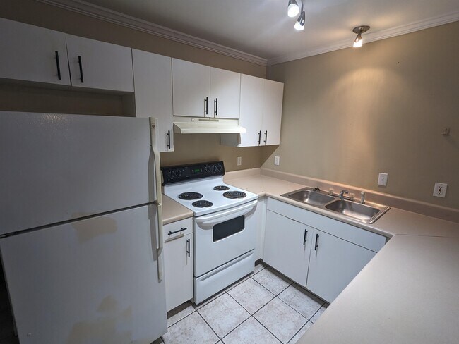 Building Photo - 729 Wailes St