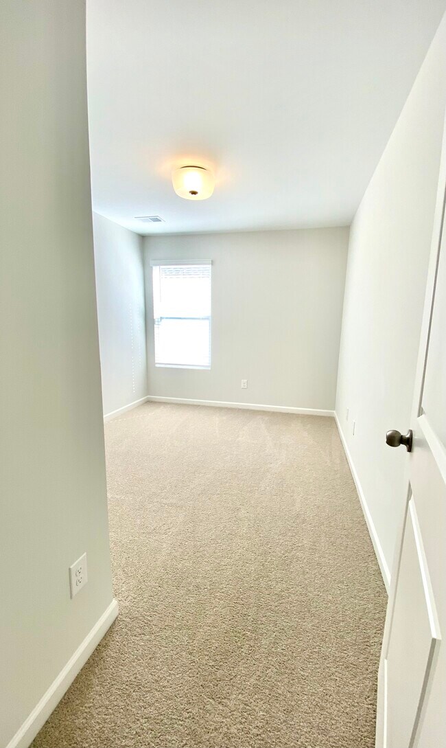 Foto del edificio - 518 Purple Finch Rd