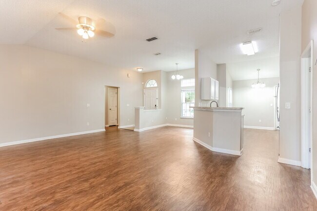 Building Photo - 2695 Coachman Lakes Dr