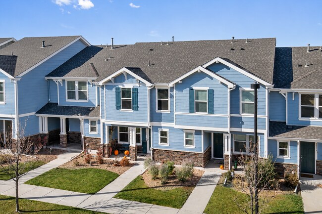 Foto del edificio - 3 Bedroom Townhome for Rent in Green Valley Ranch | Private Patio & Attached Garage