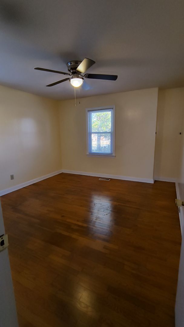 Building Photo - Perfect starter or for downsizing