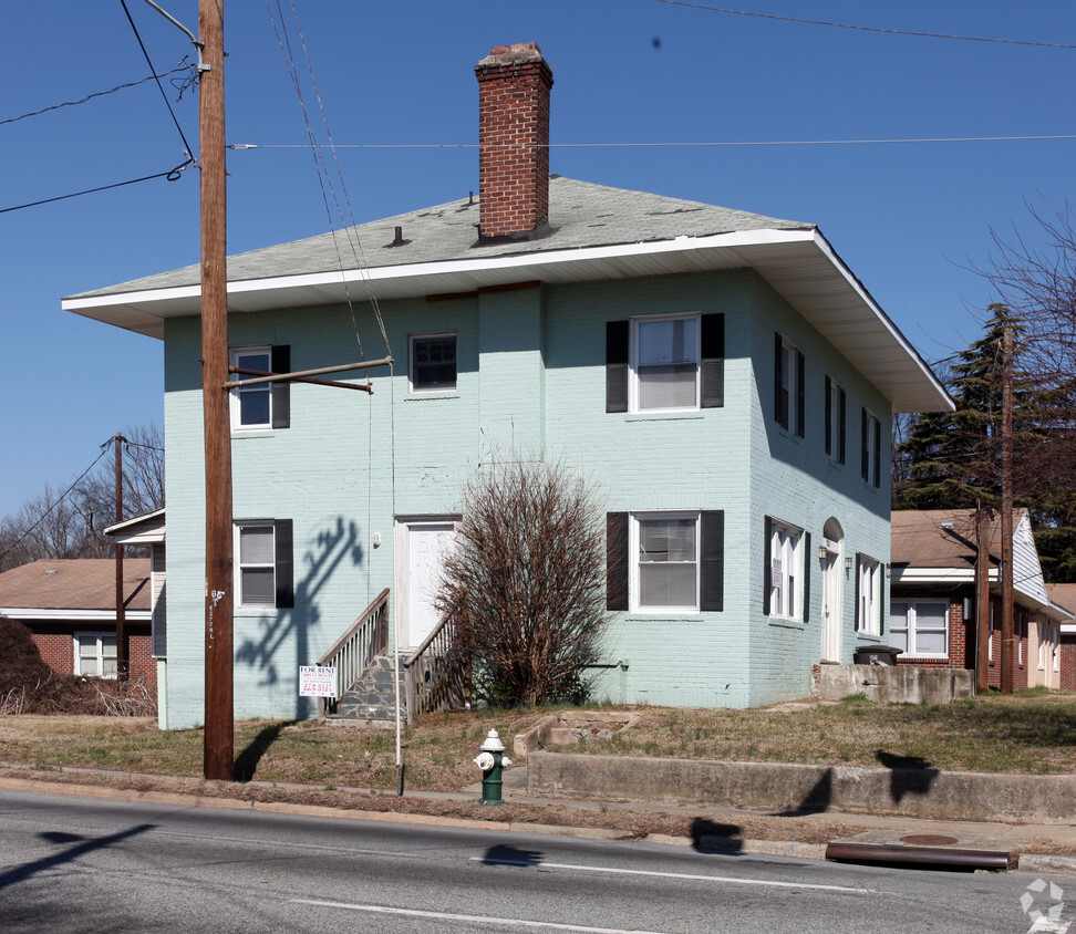 Building Photo - 201 N Cedar St