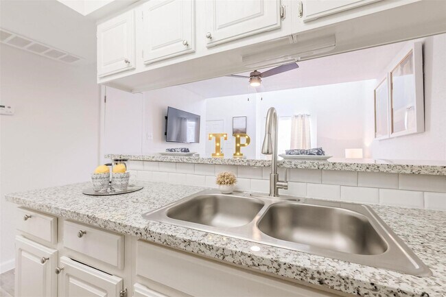 Foto del edificio - 8162 Richmond Ave.