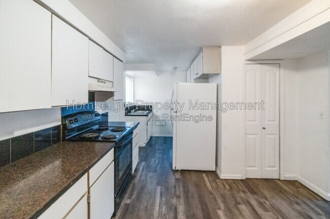 Foto del edificio - 1631 E Rowan Ave