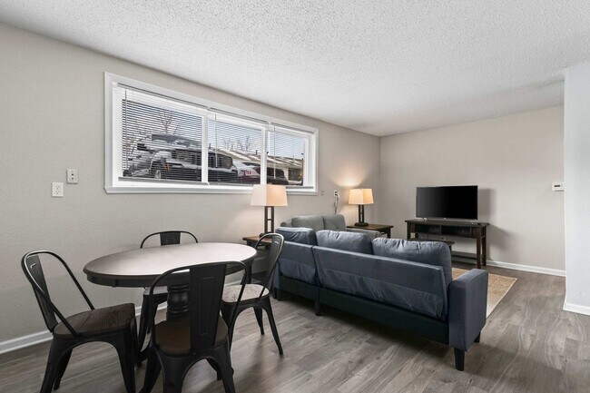 Foto del edificio - 2309 Cherry Hills Dr