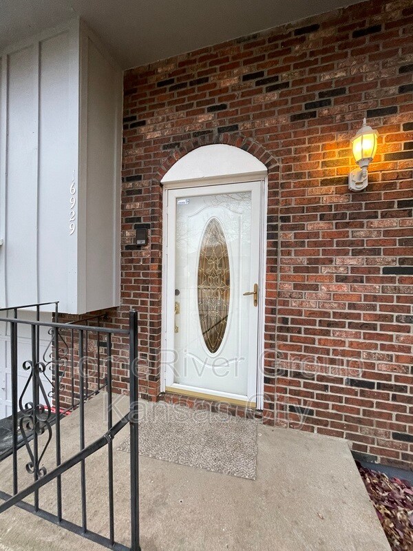 Foto del edificio - 16929 E 3rd Terrace S