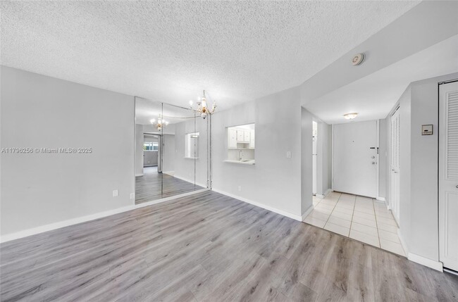 Building Photo - 257 S Cypress Rd