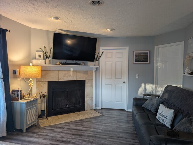 Foto del edificio - 5061 Forest Rd