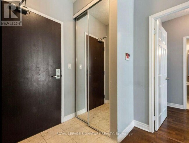 Photo du bâtiment - 208-208 Enfield Pl