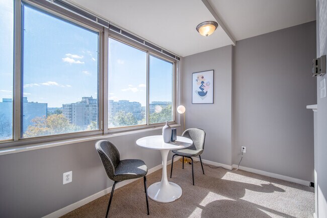 Foto del edificio - 925 25th St NW