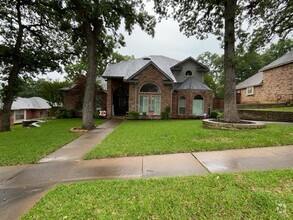 Building Photo - 3909 Meadow Dr