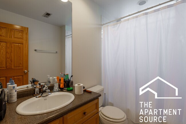 Foto del edificio - 2743 N Southport Ave