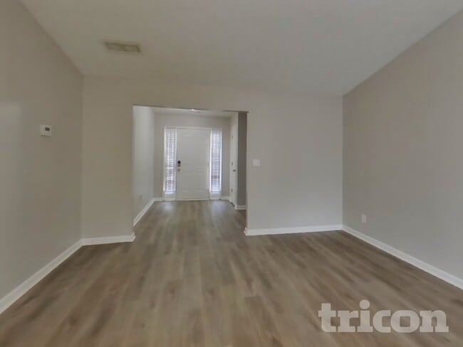 Building Photo - 10635 Pine Forest Ln