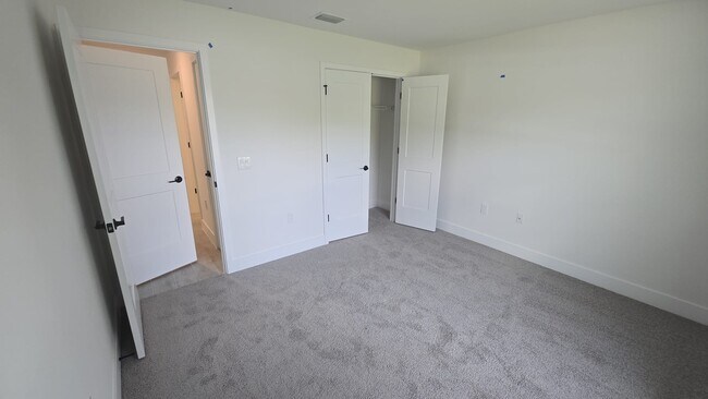 Building Photo - 4061 Birnam Ter