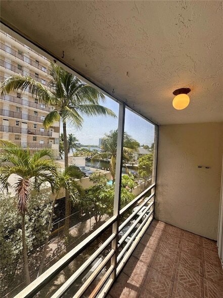 Foto del edificio - 2935 NE 163rd St