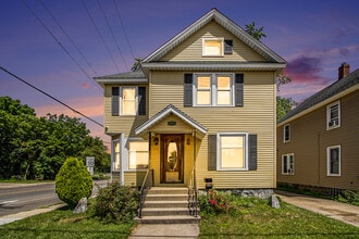 Building Photo - 1403 S Burdick St