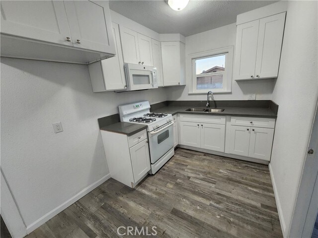 Building Photo - 1149 W 97th St