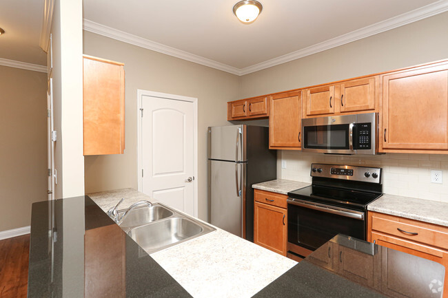 1BR, 1BA - 850 SF - Kitchen with Bar - Glenmary Pointe Apartments