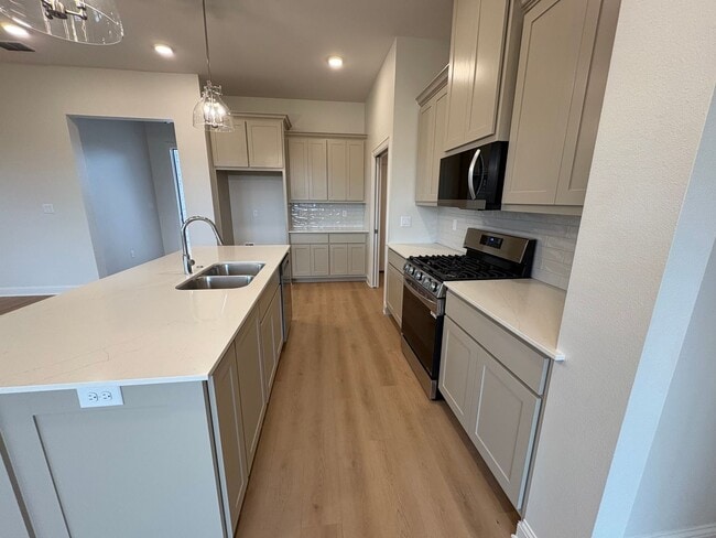 Building Photo - 368 Mary Cir