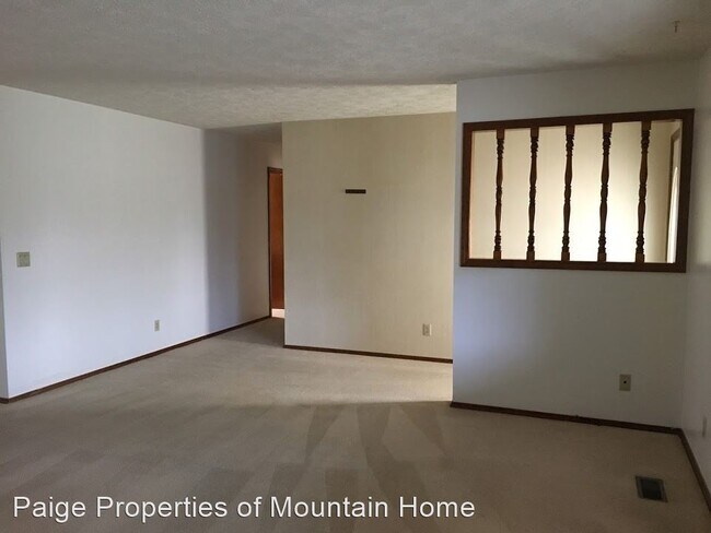 Building Photo - 3 br, 2.5 bath House - 1708 Coachman