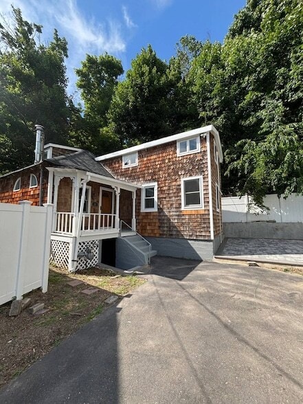 Building Photo - 16 Herb Hill Rd