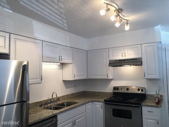 Building Photo - 1415 29th St