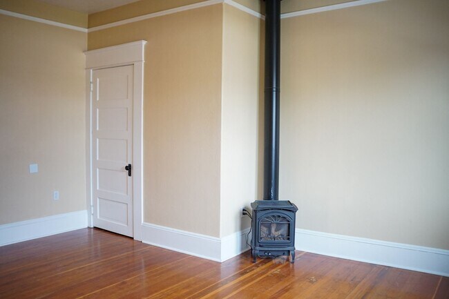 Foto del edificio - Beautiful 1-Bed in Fantastic Location Read...