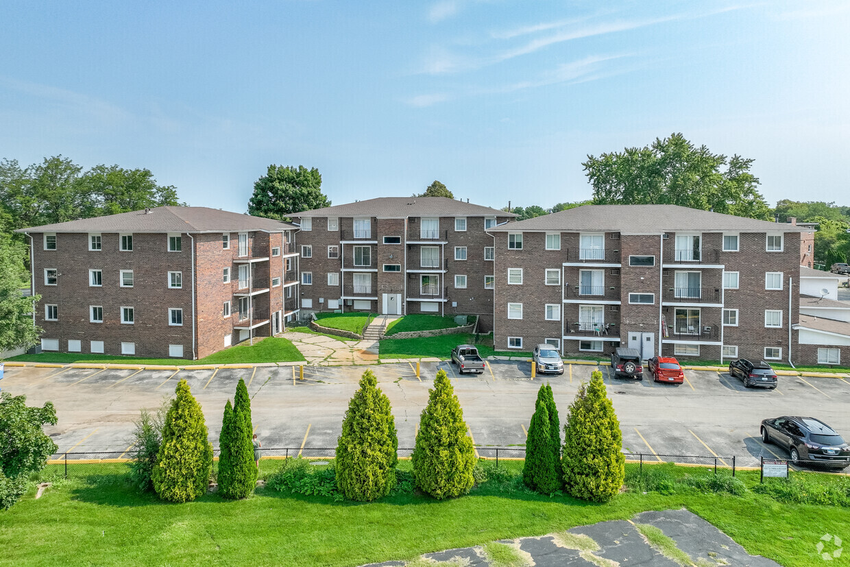 Building Photo - The Terraces at Dekalb on Hillcrest Drive