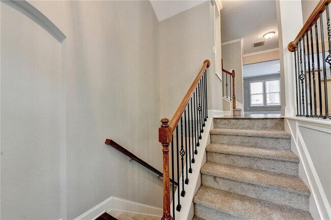 Foto del edificio - 812 Red Hart Ln
