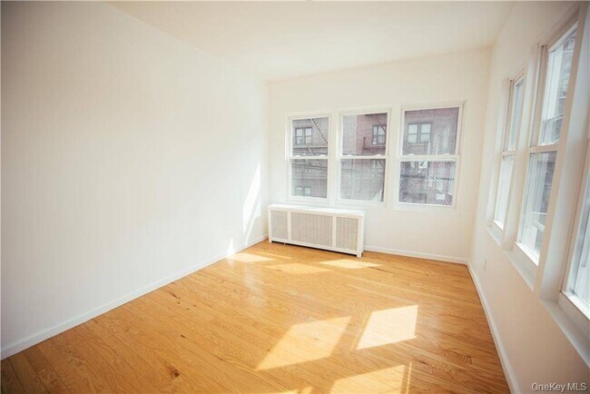 Building Photo - 1443 Beach Ave