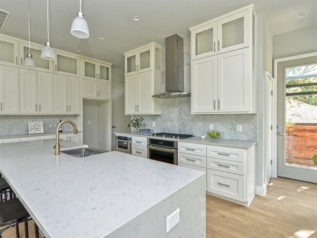 Building Photo - 804 Terrell Hill Dr