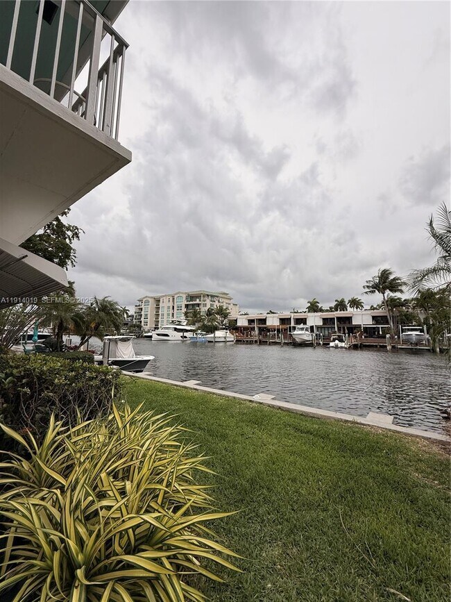 Building Photo - 180 Isle of Venice Dr