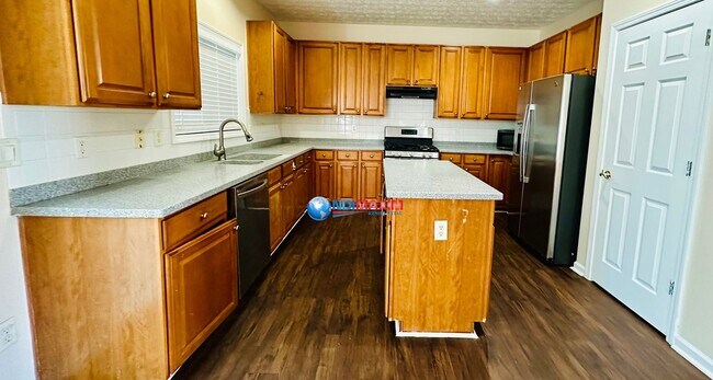 Foto del edificio - Large 4-bedroom house in Norcross