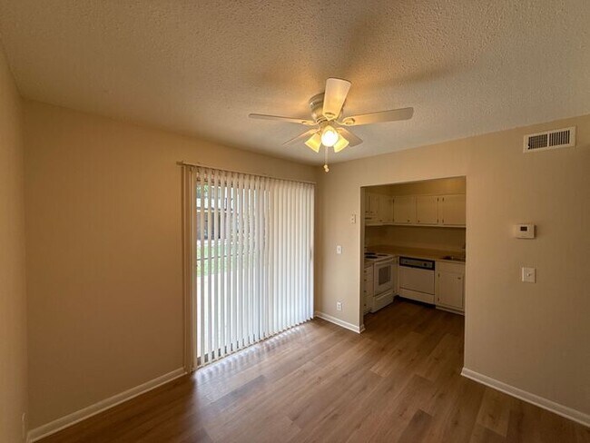Foto del edificio - T.R. Lawing Realty Property