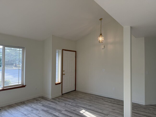 Building Photo - Crofton Hills 2 story