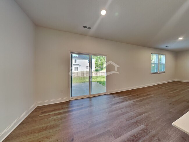 Building Photo - 319 Pne Hl Ct