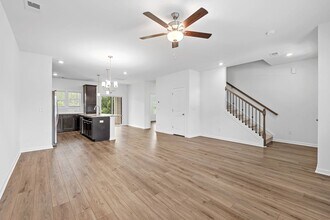 Building Photo - 520 Barbican Pl
