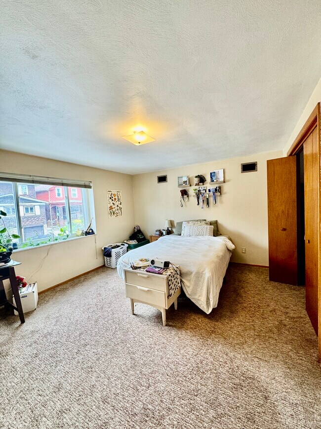 Foto del edificio - 4349 Murray Ave