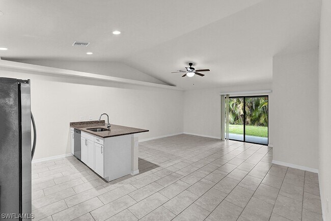 Foto del edificio - 3910-3912 Southwest 15th Pl-