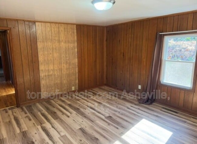 Building Photo - 418 Old Buckeye Cove Rd