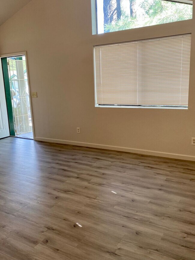 Foto del edificio - 3649 Canyon Loop