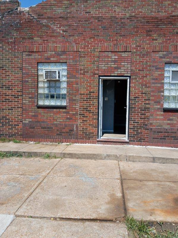 Building Photo - 1027 Garth Ave