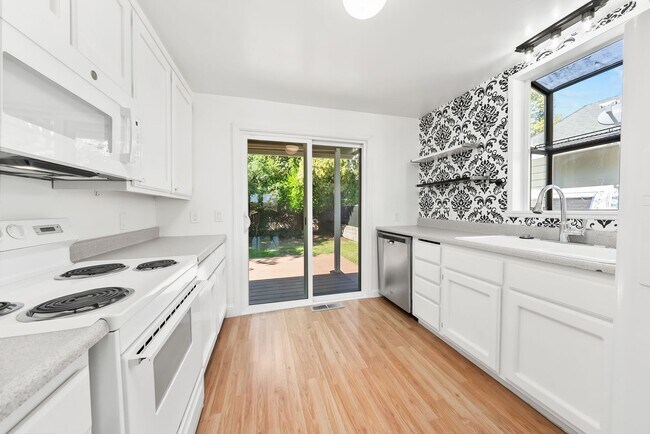 Foto del edificio - Charming 2-bedroom, 1-bathroom in Roseville