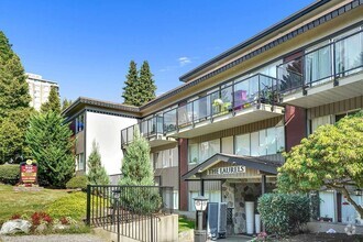 Building Photo - The Laurels Apartments