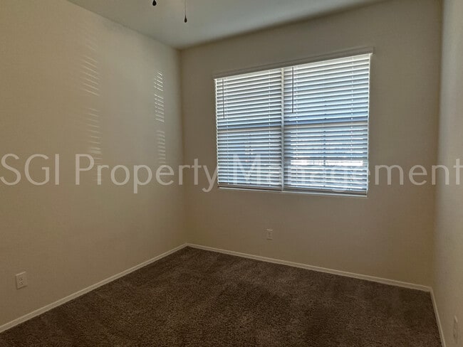 Building Photo - Gorgeous Casa Grande home ready for move in