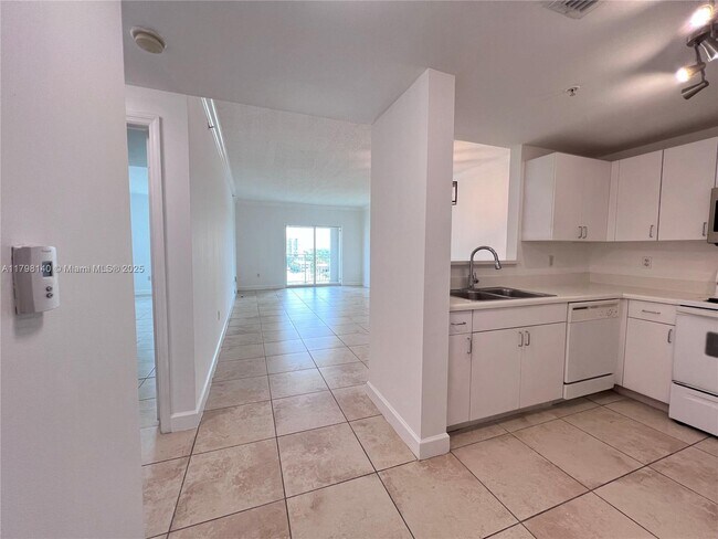 Building Photo - 50 Menores Ave