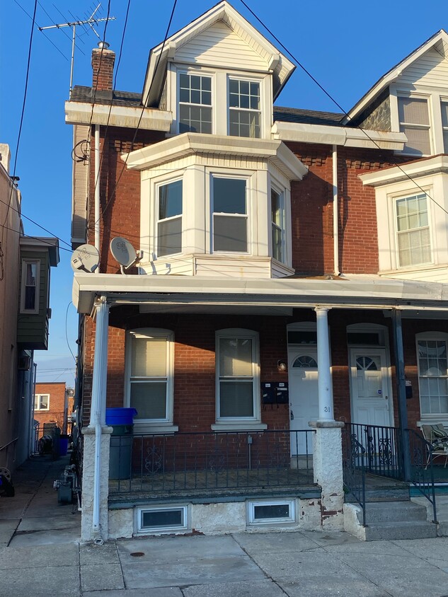 31 E Rambo St Unit 2, Bridgeport, PA 19405 Townhouse for Rent in